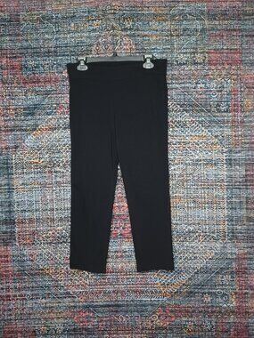 Margaret M womens solid black capri leggings MP